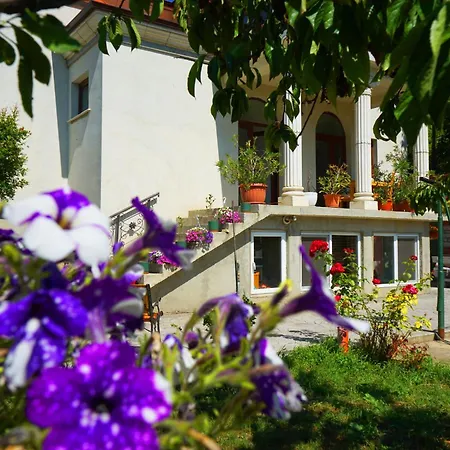 зоя от 1903 3* Kavarna